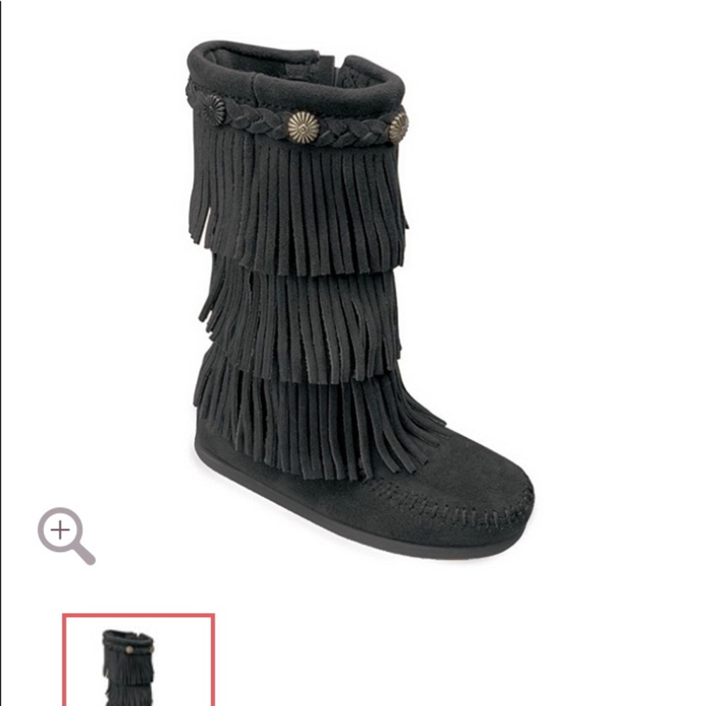 Minnetonka fringe boots size 4 (big girl)